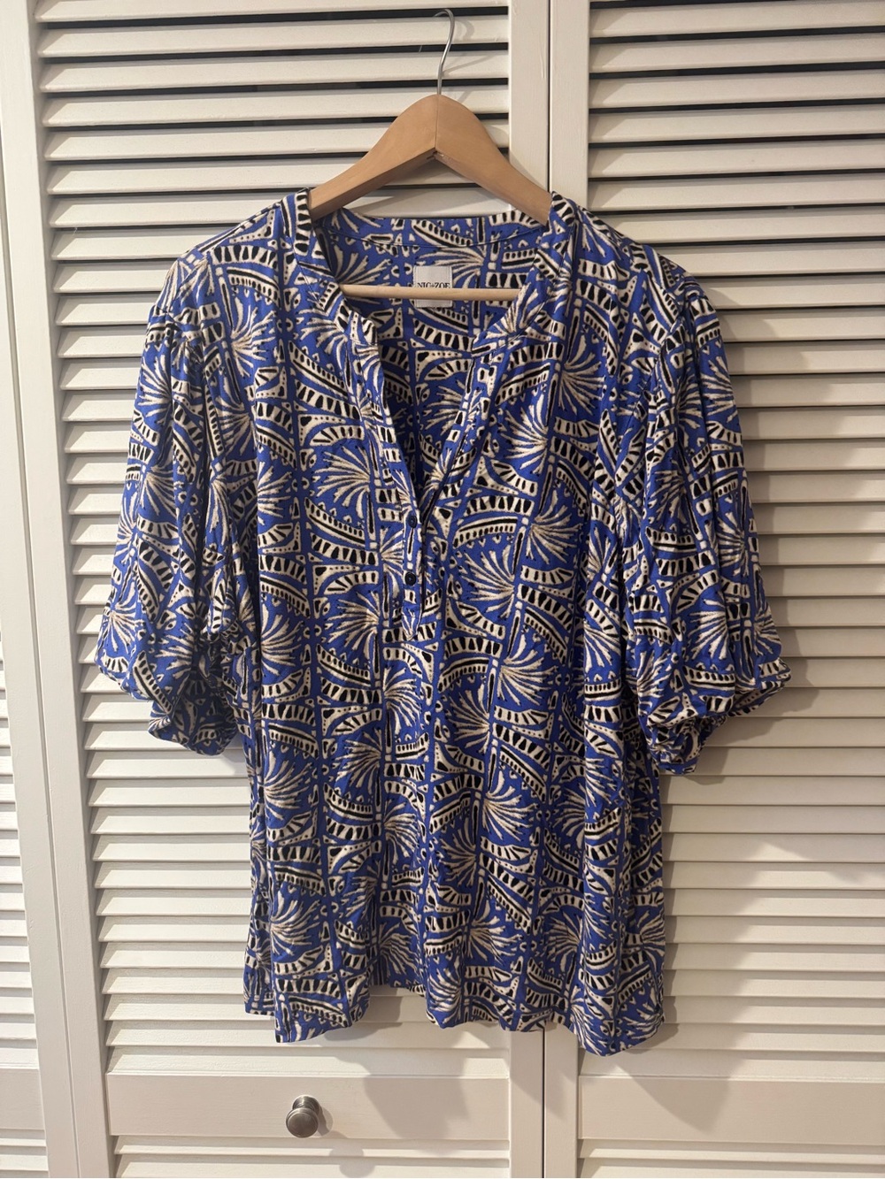 NIC+ZOE Blue and White Printed V-Neck Blouse